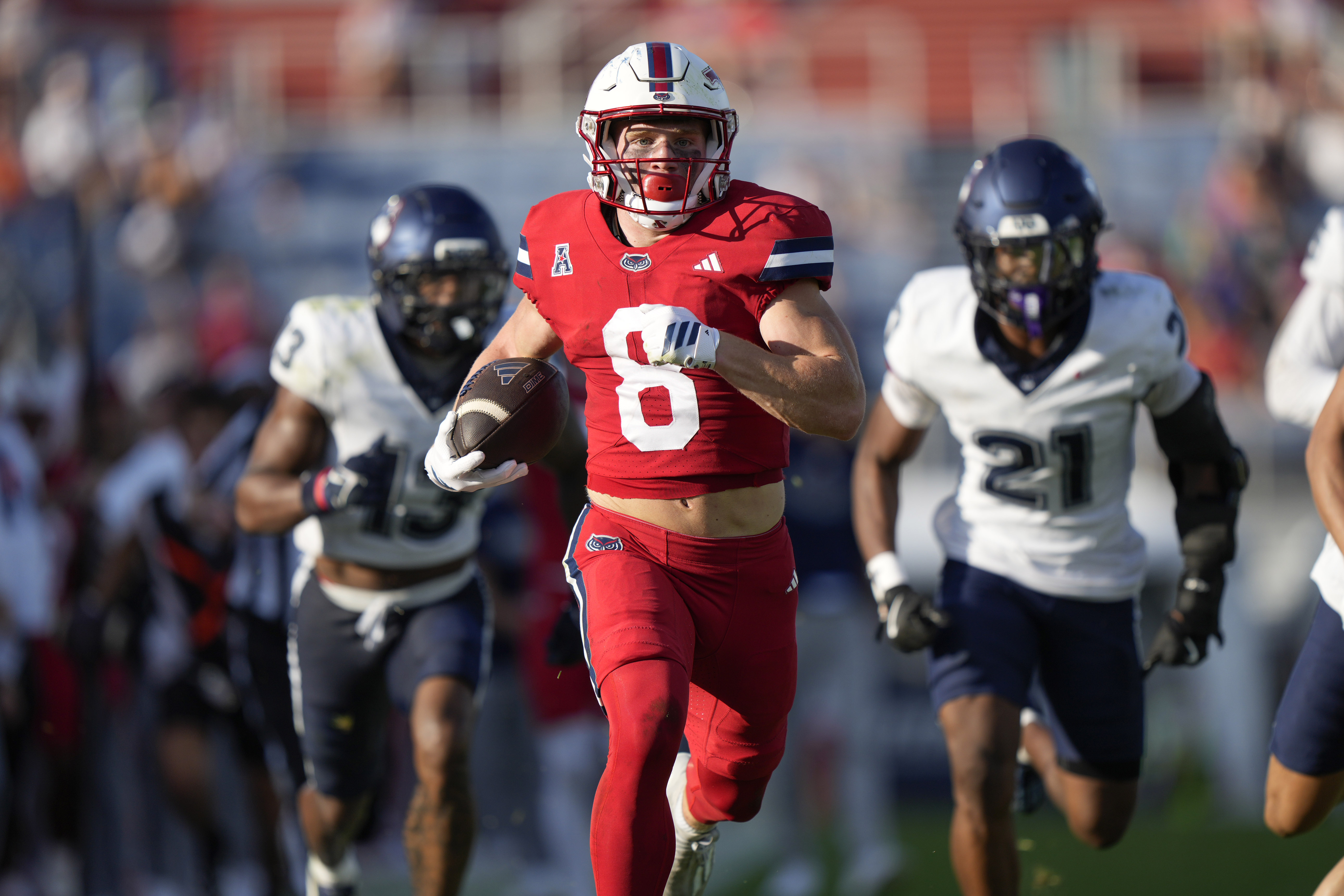 FAU's Easton Messer breaks free for a touchdown against UConn. (FAU Athletics/Courtesy)