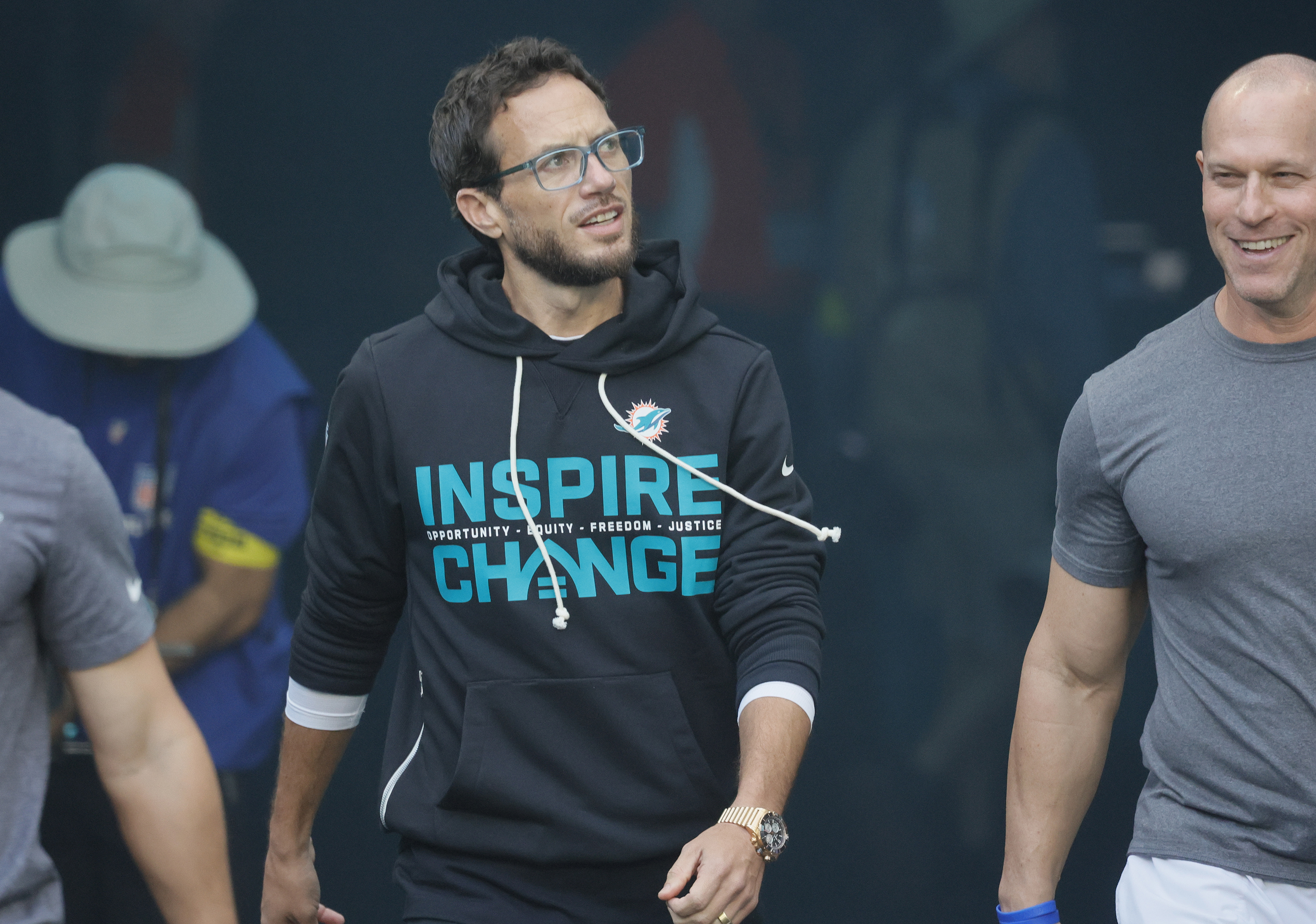 Miami Dolphins head coach Mike McDaniel takes the field before a game against the Tampa Bay Buccaneers, Sunday, Dec. 28, 2025, at Hard Rock Stadium in Miami Gardens. (Joe Cavaretta/South Florida Sun Sentinel)
